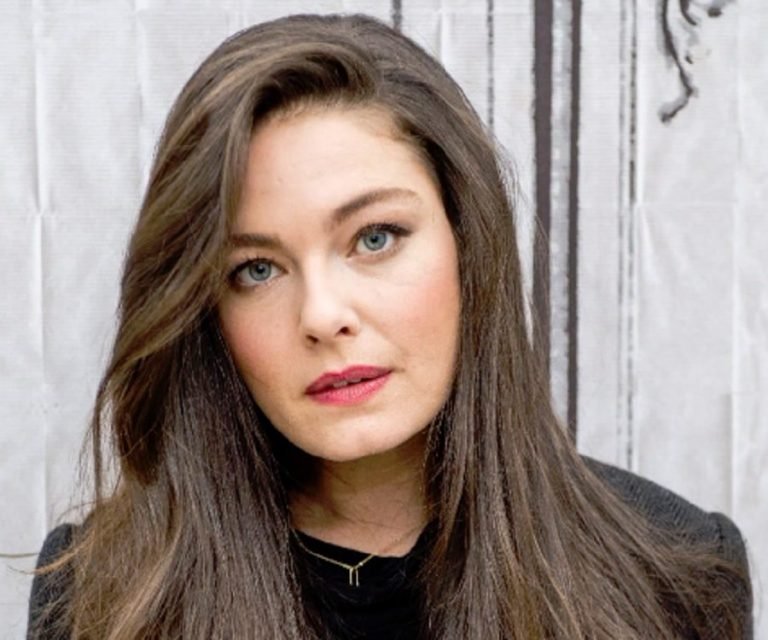 American Actress Alexa Davalos Full Bio, Info and Photos