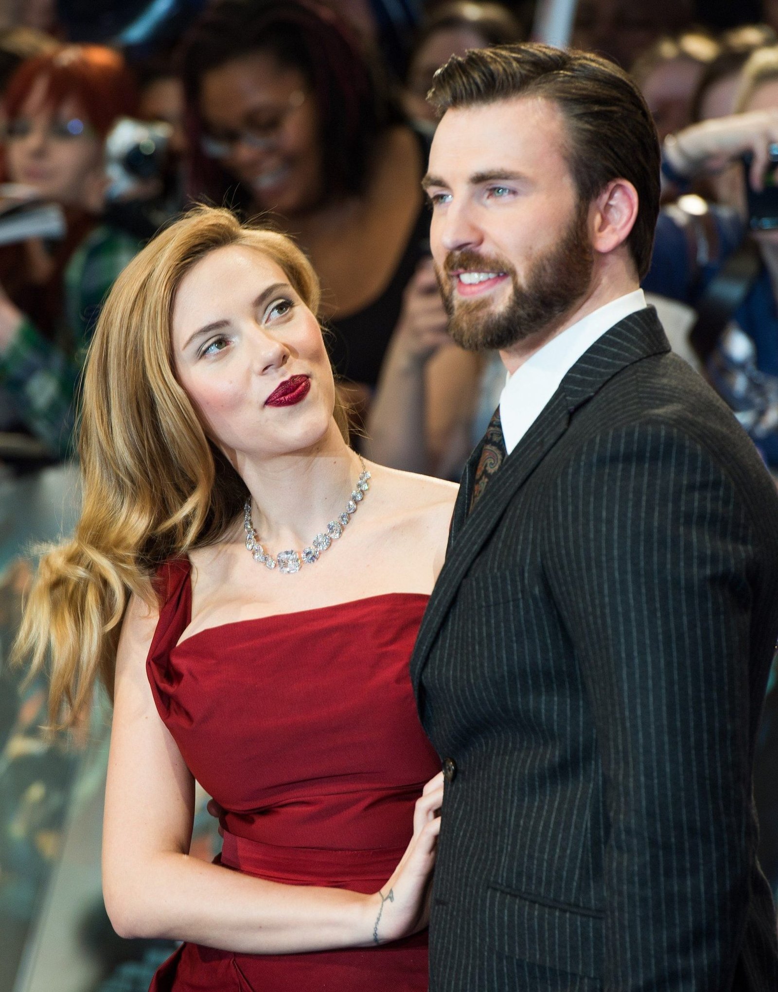 Chris Evans (Captain America) Full Biography & Latest Info