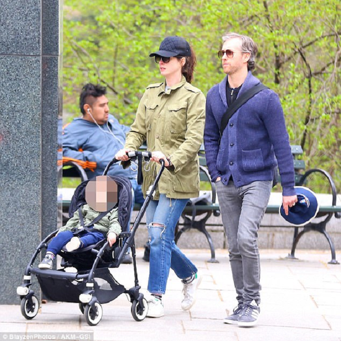 Anne Hathaway Family