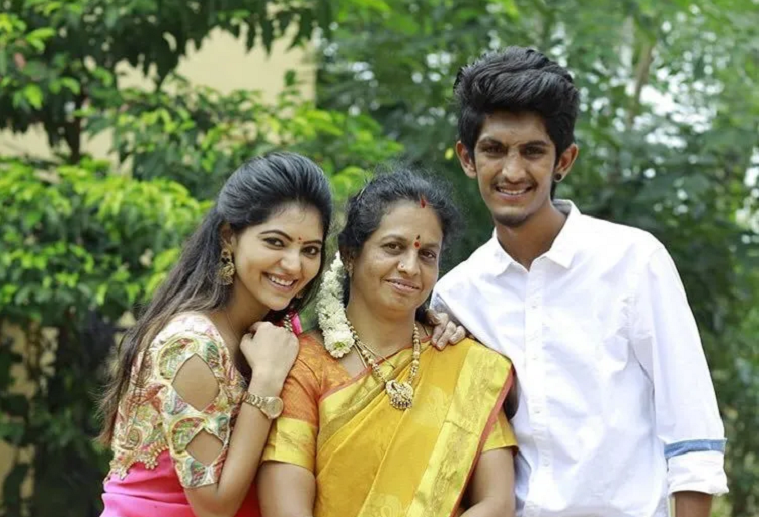 Athulya Ravi Family
