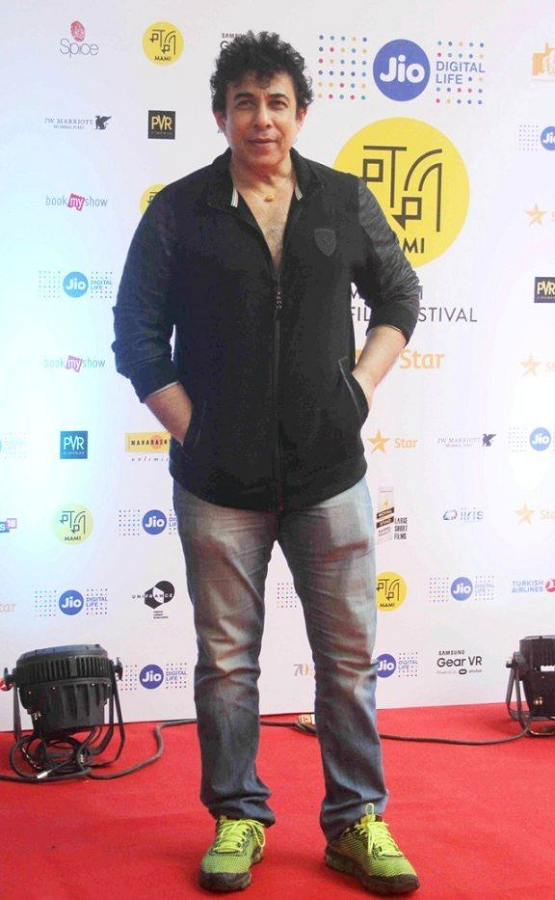 Deepak Tijori Height