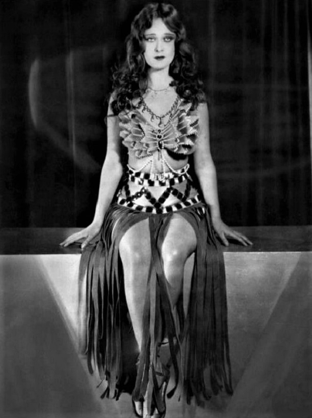 Dolores Costello Height