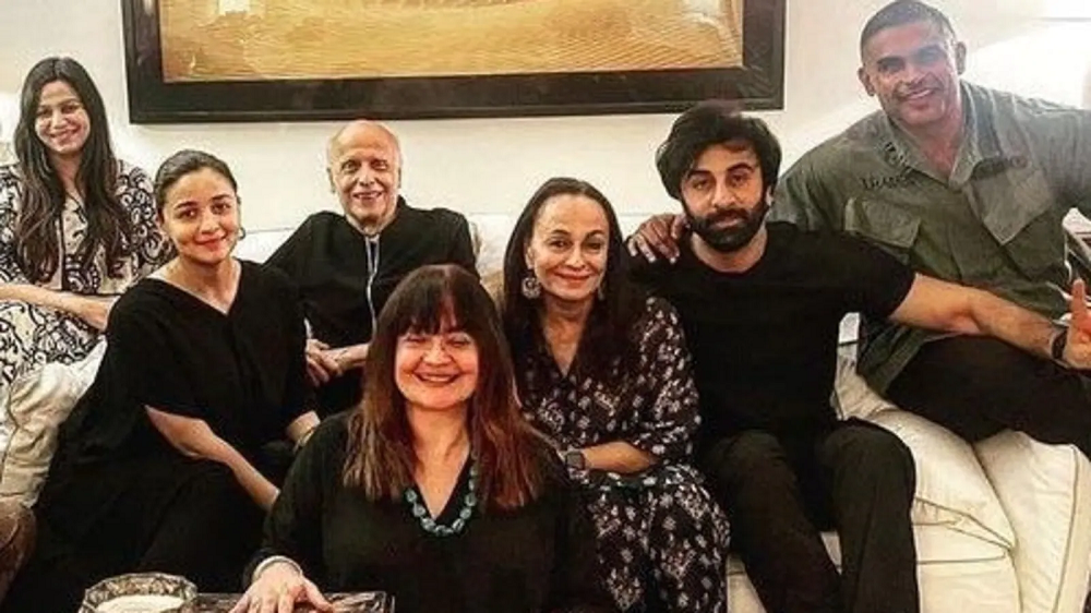 Pooja Bhatt Family