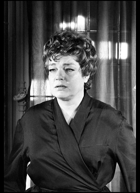 Simone Signoret Height