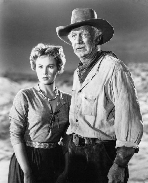 Walter Brennan Height, Weight, Age, Biography, Husband More - World ...