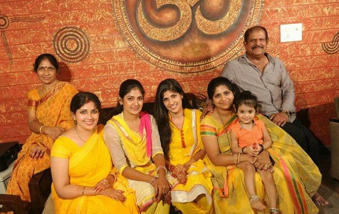Yagna Shetty Family